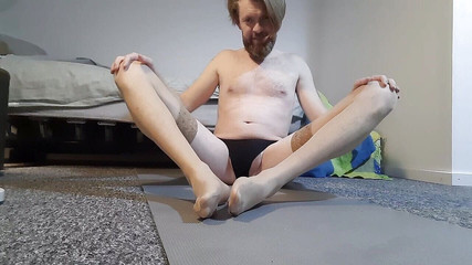 Pijothepisslover: Iubită cu masturbare - auto-suge cu fluxuri de salivă