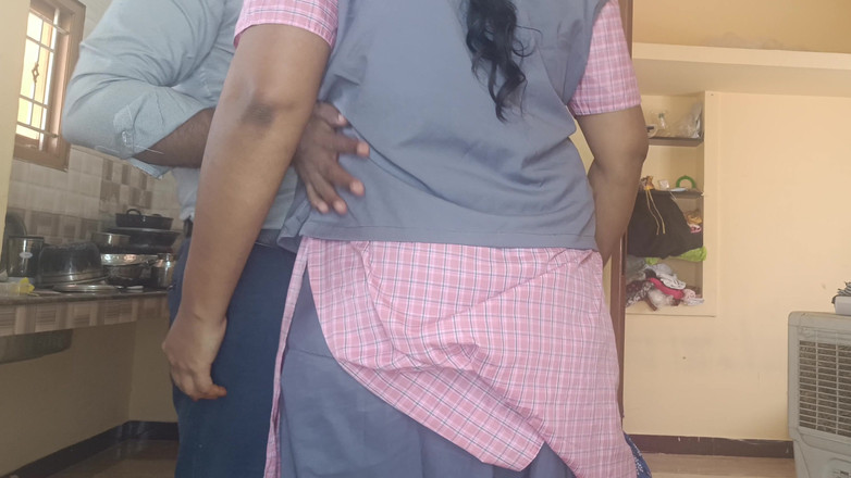 Ilakkiya: Elevă și profesor se bucură de futai în poziția capră