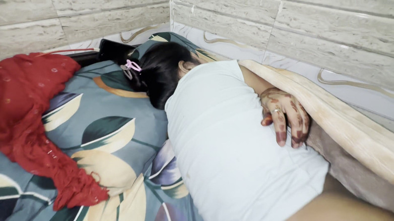 Sexy taniya ki Chut dekho or sexy pose bhi: Video Penuh Percintaan Taniya Awak Mood