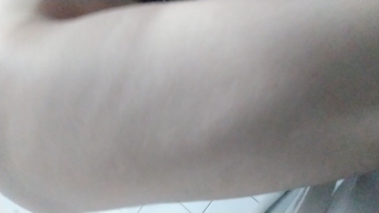 Ms Candy Bunny: Čůrání ve veřejné koupelně