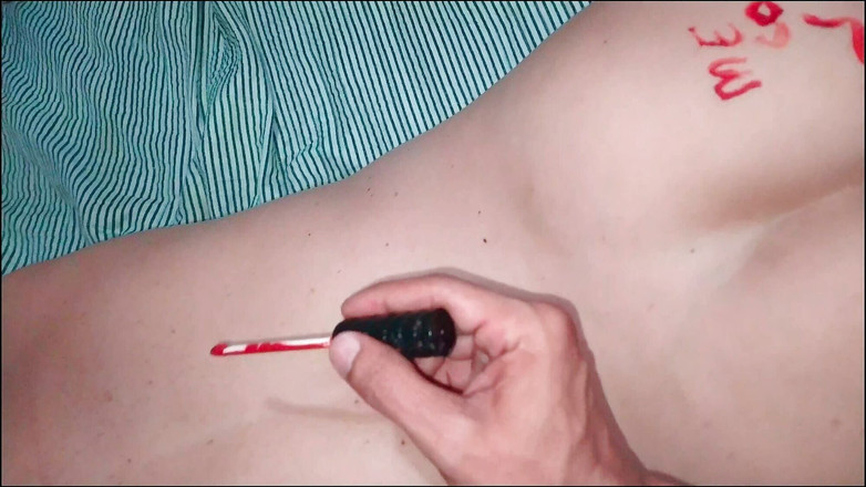 Lily & Theo: Ze wrijft met haar poesje en kontgaatje over het gezicht...