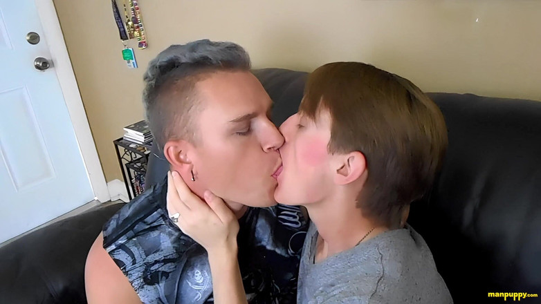Man Puppy: Sexy gay líbání s Jessie a Leo