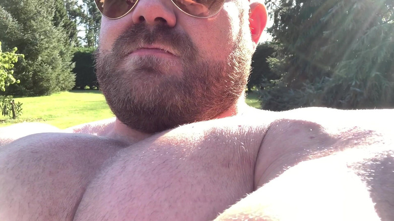 Jack stacked: 여름 더위 속에서 야외에서 내 시가를 피우다