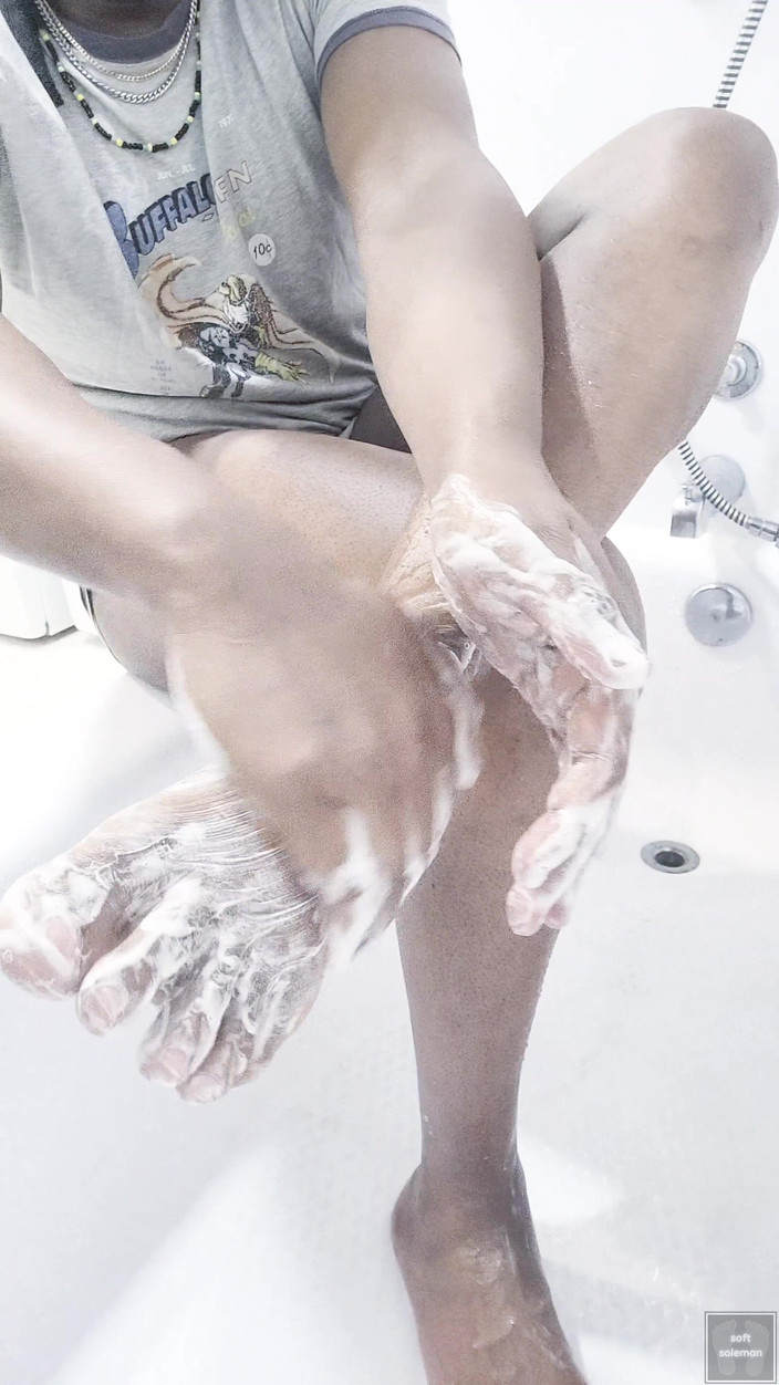 Soft Soleman: I Clean Smyslně moje nohy (2025)