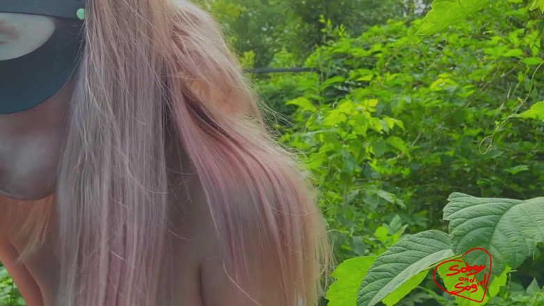 SOboyandSOgirl: Pussy loves to suck cock in the garden - SOboyandSOgirl