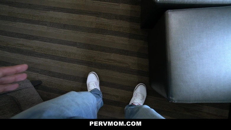 PervMom: Моя грудаста руда мачуха забула замкнути двері ванної кімнати!