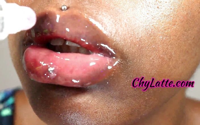 Chy Latte Smut: Açık dudak parlatıcısı katmanları
