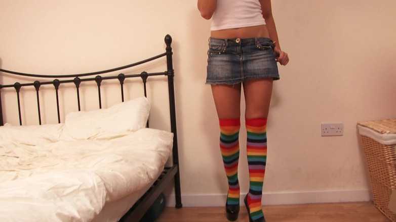 Solo Sensations: Ošklivá mladá brunetka Gal Megan Coxxx hladí její kundičku s...