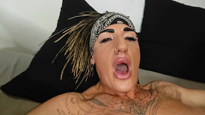 Danaxmuscles: 彼は私の巨大なマンコを破裂するまで膨らませた後、犯します