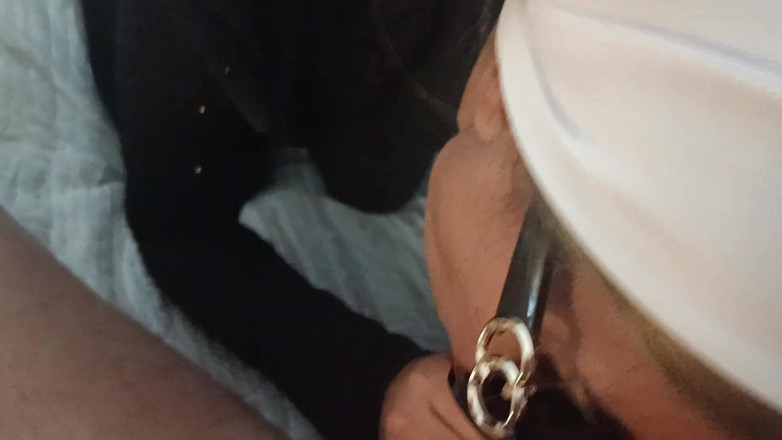 LauraOnHeels: 戴墨镜的熟女视角口交，嘴里有精液