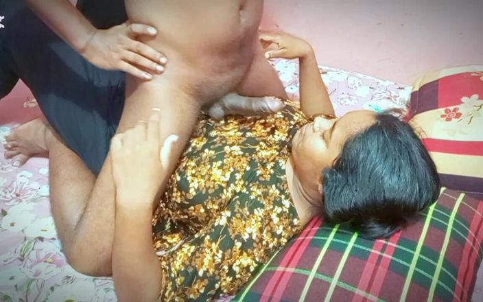 Riyamoni: मैंने घड़ी में प्रवेश किया और सौतेली बहन को लेटे हुए देखा, उसका बड़ा दूध देखने के बाद मैं ठीक नहीं रह सकी।
