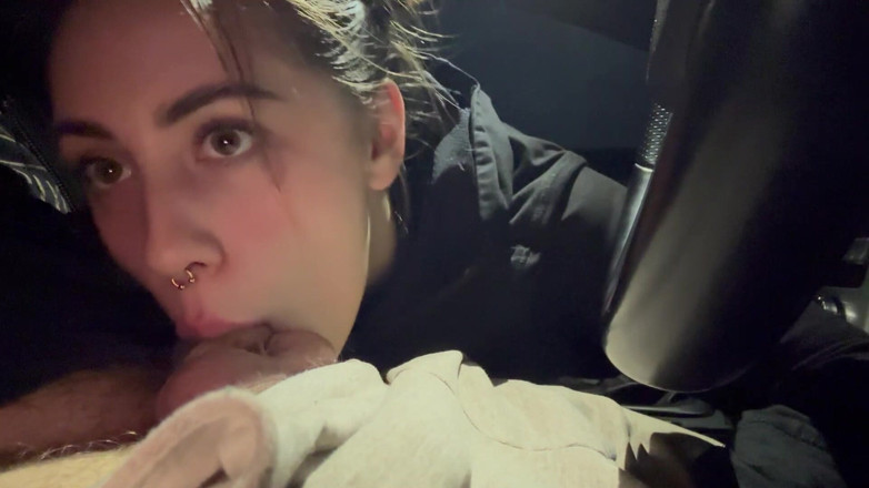 Raxxxbit: Ela me pediu para parar o carro para que ela...