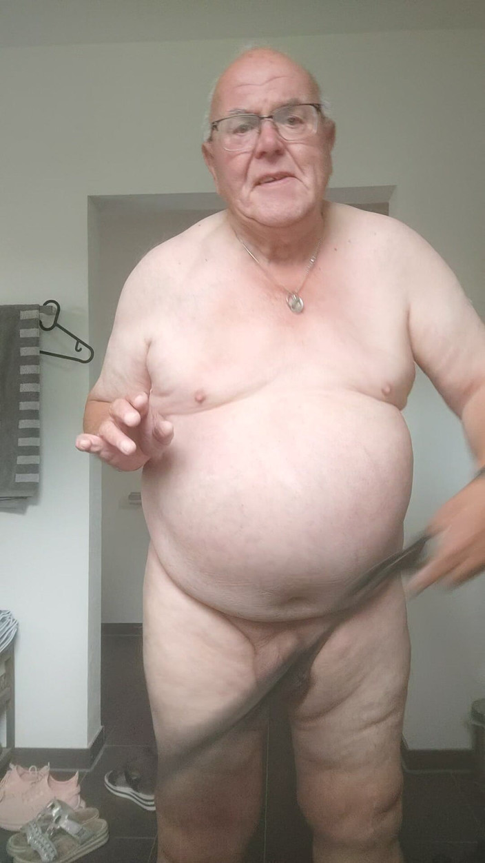 Karlchengeil: Více lahodných bičů na mém těle