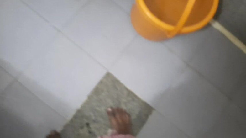 Wheyincognito: Masturbándose en el baño por la mañana