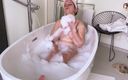 Batoo 69: Amateur Wife Home Alone Enjoying Her Bathtime
