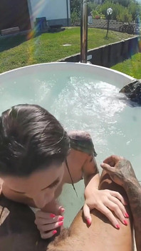 Orgasm i bubbelpoolen