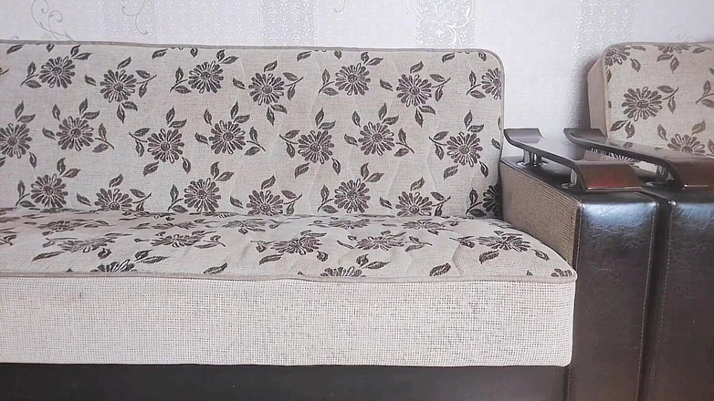 Kitty_Cross: Çarpıcı trans kız sabit ellerle göz kapağını düzeltiyor