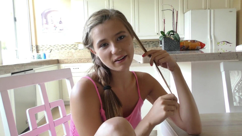 Hefburg: 18yo petite give older man rimjob