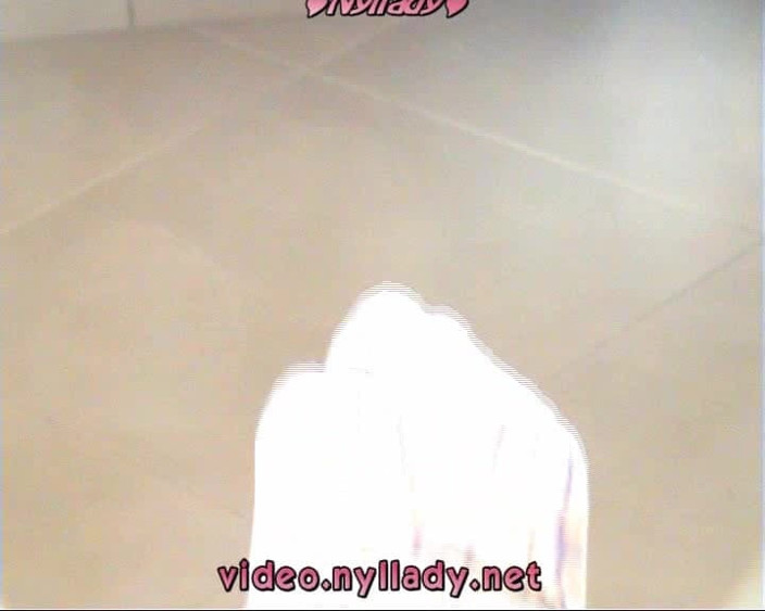 Nyllady: Ich spiele mit meinen beincast und nylonsocken