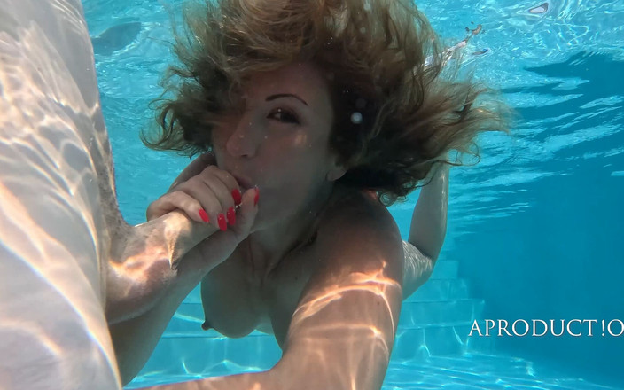 AproductionA: Podvodní kouření prstění šukání