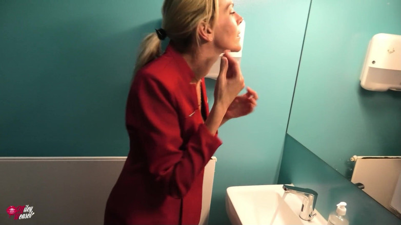 Miley Weasel: Blonde Office Slut Fucked in Company Toilet!!