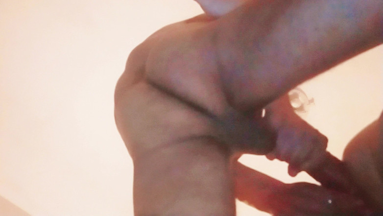 Lily & Theo: 成熟した隣人の妻