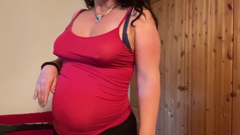 Tanja Tachee: On the treadmill - Workout with the fat nipples