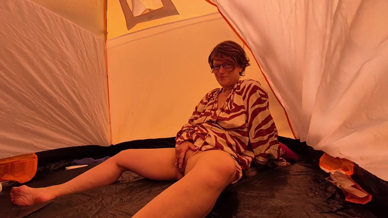 Popp Sylvie: Fucking in a Tent at an Open-air Festival