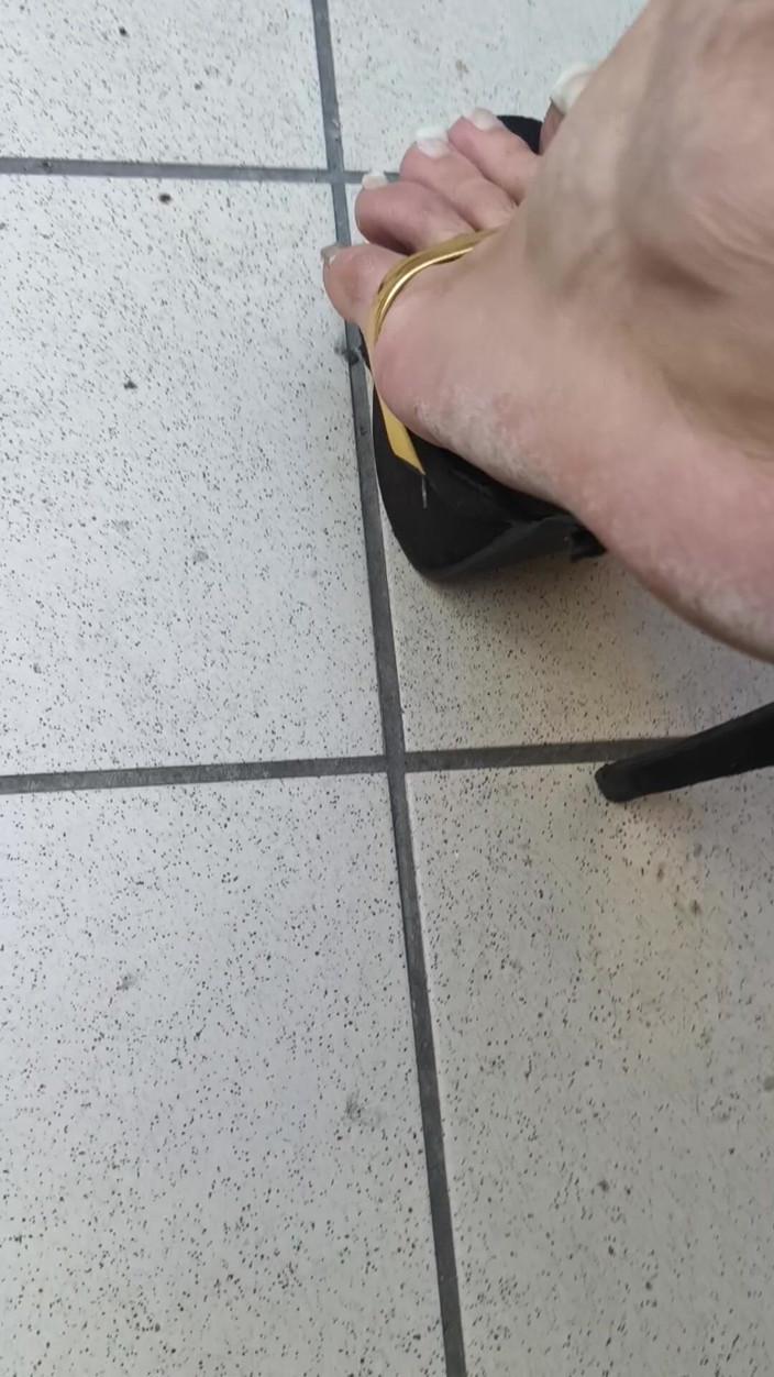 Mutsakin: High Heels