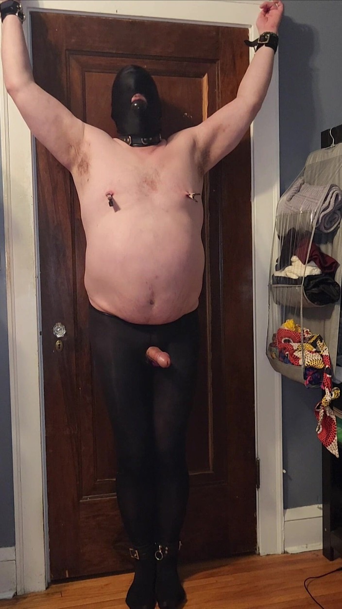 Nyronic: Vernedering handsfree slaaf klaarkomen in panty