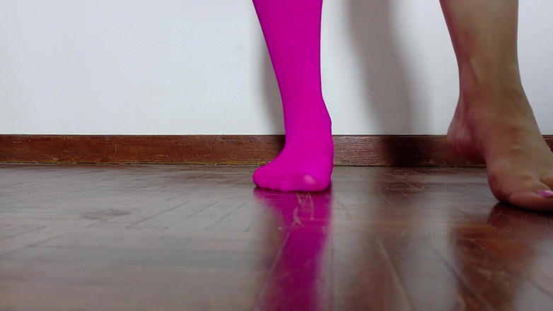 Kinky Lyrical: Unghie rosa e nylon