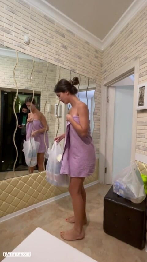SweetButtocks: Two Delivery Men Brought Me Packages at Once