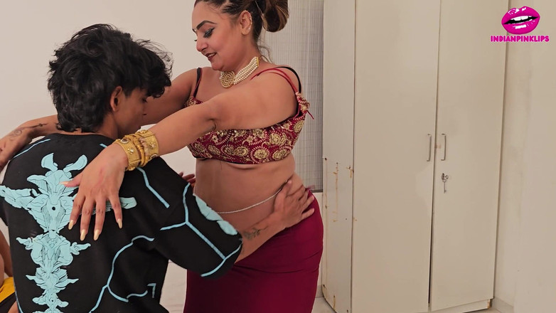 Indianpinklips: Desi servent ngentot hardcore dengan malkin-nya