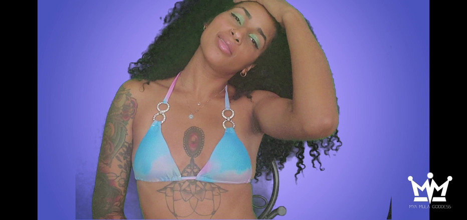 Mya Mula Goddess: 私の美しいカールを崇拝して