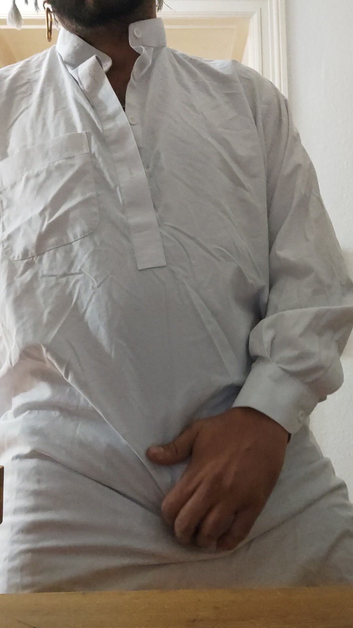 SmokedAlloy2: 변태 아프가니스탄처럼 옷을 입은 흥분한 DJ 형제