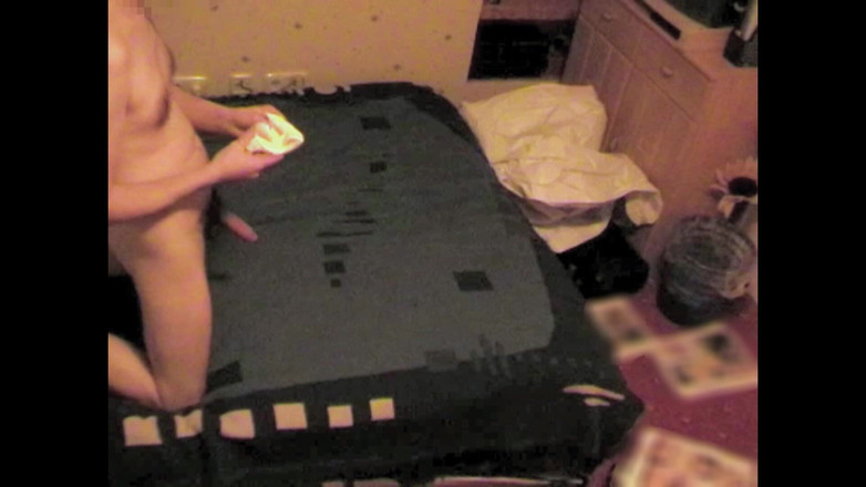 Mark Hannes: Une bosse à poil se masturbe avec une belle tête de...