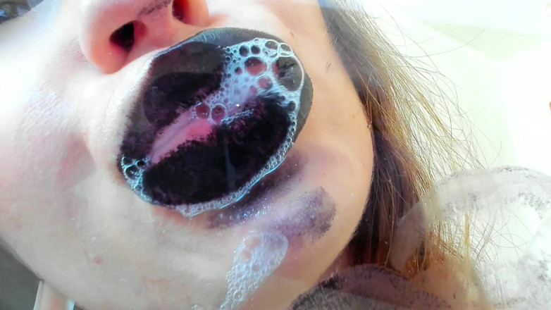 Rarible Diamond: Black lipstick marks and french kiss