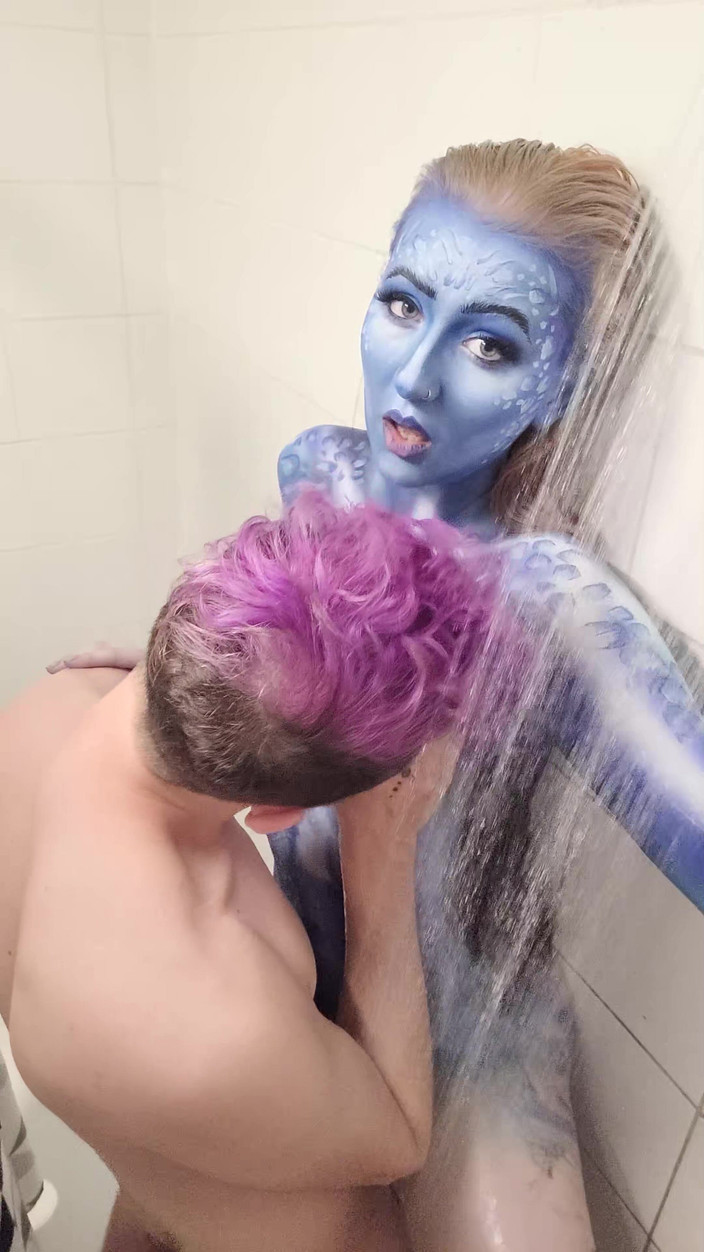 Em Yang: X-Men Mystique Бодиарт в душе, удаление и трах