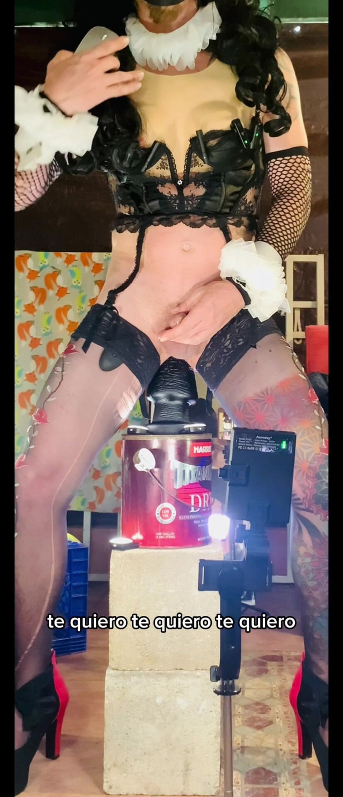 Benito414: Femboy сексуальна нижня білизна катається на великому чорному ділдо