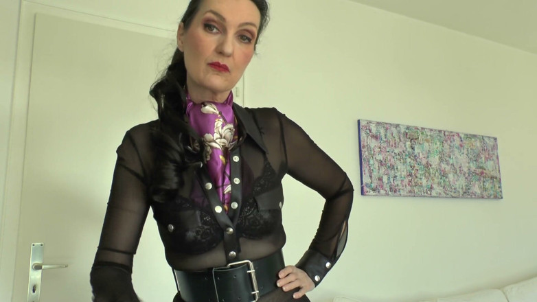 Lady Victoria Valente: Stile una sciarpa di raso in stile ascot - parte 1
