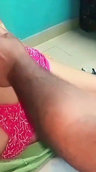 Pasangan yang baru berkahwin menikmati tengah malam, video seks Hindi