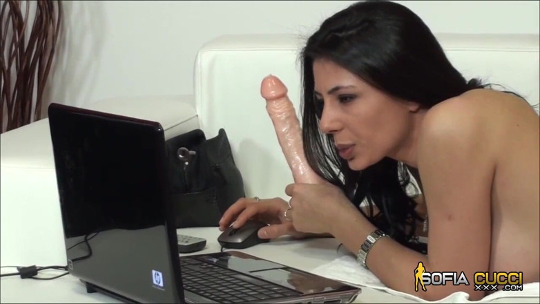 Sofia Cucci xxx: Sofia Cucci touches herself and enjoys for you