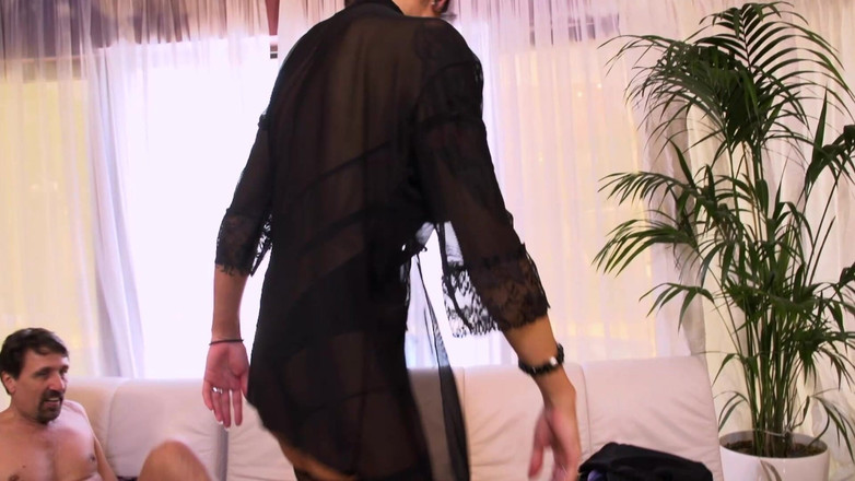 MILF and Big Wet Tits XXX: Texas Patti dp gangbang em garagem e banho