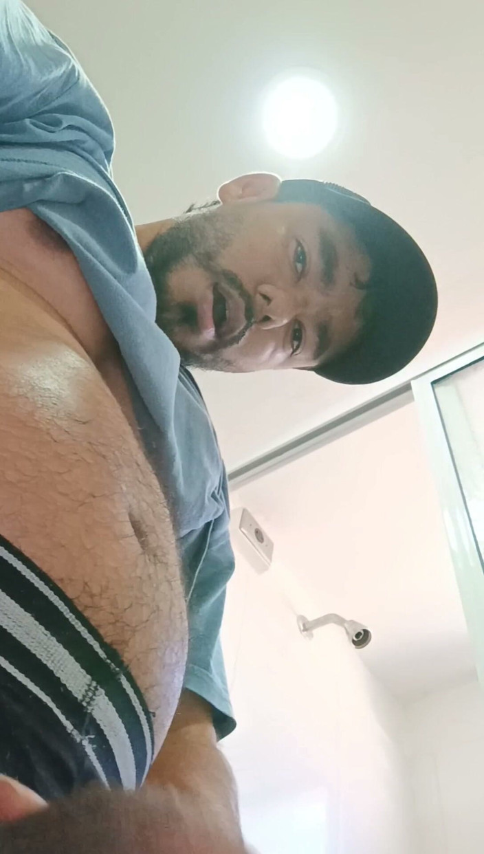 Tommhot: Una Compilación De Mí Orinando Y Masturbándome Al Aire Libre...
