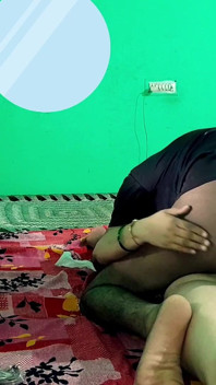 Awek India menikmati seks panas dengan audio hindi