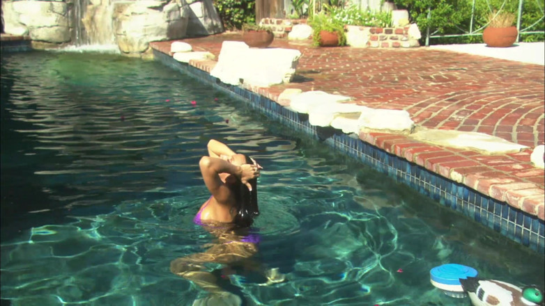 Get Your Fix: Pool-fantasy-fick im freien