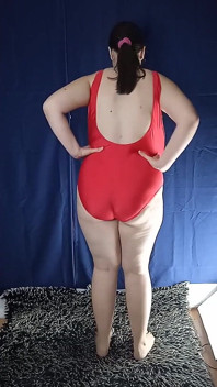 Více jednodílné plavky pro plus size ženu