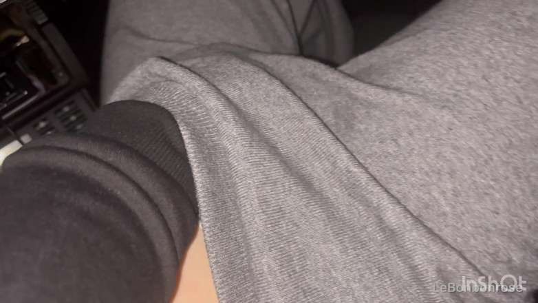 LeBonbonRose: Мой сводный брат мастурбирует меня в своей машине!