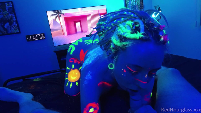 Red Hourglass Amateurs: Blacklight Fun with Melanie Sugar