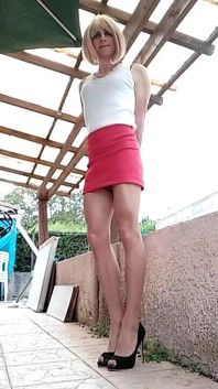 Sexy Blonde Crossdresser Shemale Outdoor Red Skirt High Heels